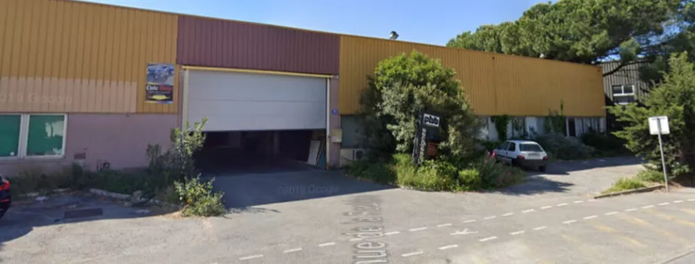 Entrepôt à louer sur Cannes façade