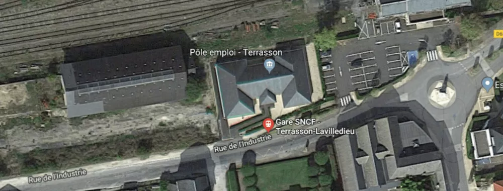 Vue aérienne d'un entrepôt à louer à Terrasson-Villedieu