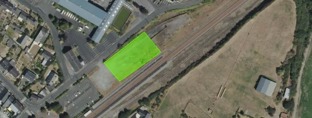 Vue aérienne d'un terrain nu à louer à Chalonnes-sur-Loire