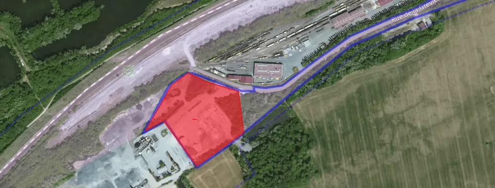 Vue aérienne d'un terrain nu à louer à Fossoy