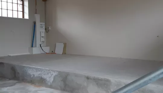 MEZZANINE ET FENETRE COTE ROUTE