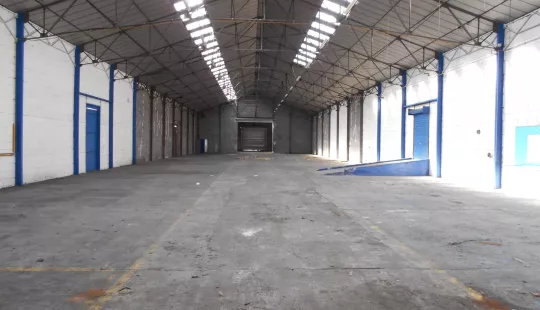 Intérieur d'un entrepôt de 1890 m² à louer à Valenciennes