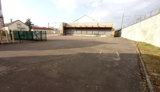 Vue partielle du terrain (2)