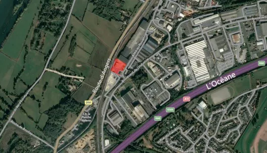 Vue aérienne d'un terrain nu à louer à Ecouflant